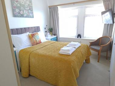 Torland Seafront Hotel - all rooms en-suite free parking wifi