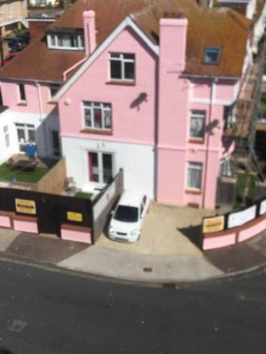 PAIGNTON BEACH SEAFRONT GROUND FLOOR GARDEN FLAT 1 Sleeps 2 ADULTS 4 CHILDREN GARDEN FLAT 2 Sleeps 2 ADULTS 1 CHILD Private Entrances Bathroom Microwaves Gardens WIFI Parking Tea coffee Fridges