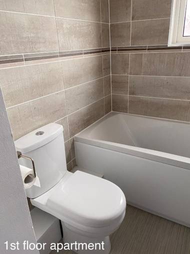 Esplanade Court Apartments With Seasonal Swimming Pool