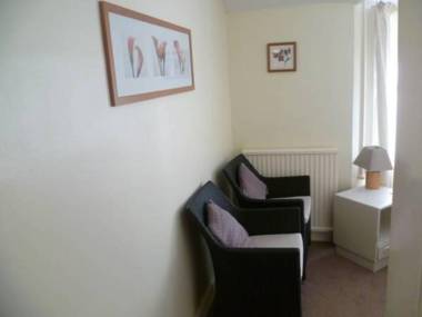 Hollybush Guest House