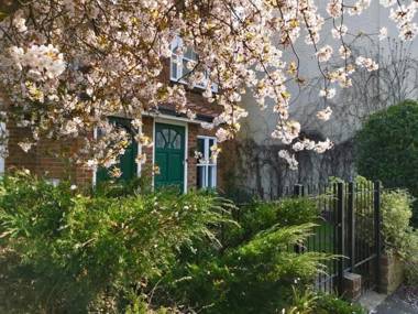 Flat 4 Summertown Court