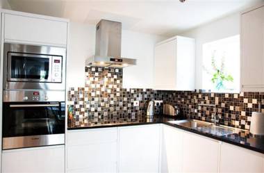 Flat 4 Summertown Court