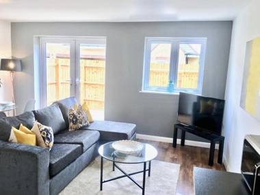 Rana Court Apts 1 & 2 Bed Apts close to Hospitals Business & Science Parks