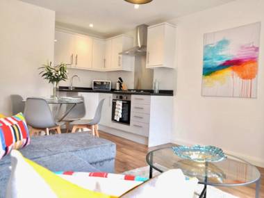 Rana Court Apts 1 & 2 Bed Apts close to Hospitals Business & Science Parks