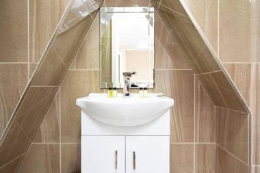 Oxford City Boutique Home: "Oxford Collegiate Residence by AHG"