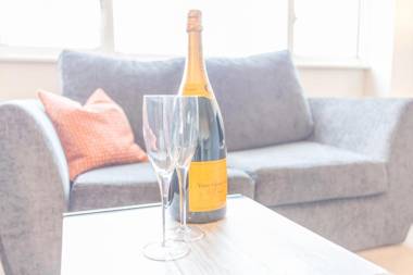 Wren Suite Apt 2 Bed 1st Floor Apt close to Oxford Business & Science Parks