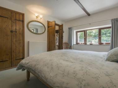 Buster Barn Sampford Spiney Yelverton