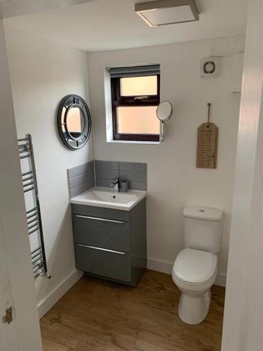 UPSIDE DOWN HOUSE At Fairview Farm in NOTTINGHAM set in 88 acres