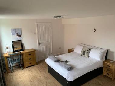 UPSIDE DOWN HOUSE At Fairview Farm in NOTTINGHAM set in 88 acres