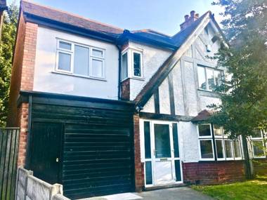 Perry Road beautiful large house available for Guests and Contractors Parking wifi