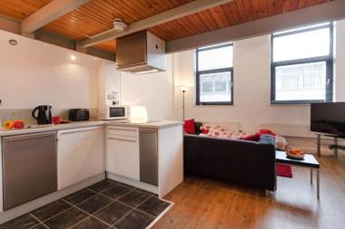 Lace Market City Centre Apartments - Nottingham City Centre most Central Location by Victoria Centre Shopping Centre - Gallery Style Apartments in the heart of the Nightlife Lounge and Full Kitchen - "Cook as you would at Home"