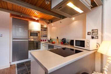 Lace Market City Centre Apartments - Nottingham City Centre most Central Location by Victoria Centre Shopping Centre - Gallery Style Apartments in the heart of the Nightlife Lounge and Full Kitchen - "Cook as you would at Home"