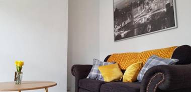 Matlock Street - Excellent house for essential workers and contractors Parking wifi