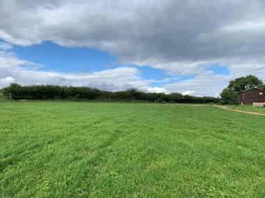 King Richards Large Lodge sleeps 7 at Fairview Farm Massive Gardens Nottingham set in 88 acres