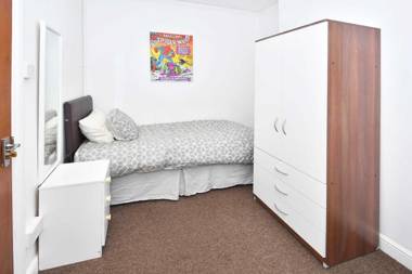 Townhouse @ 66 Rose Street Stoke