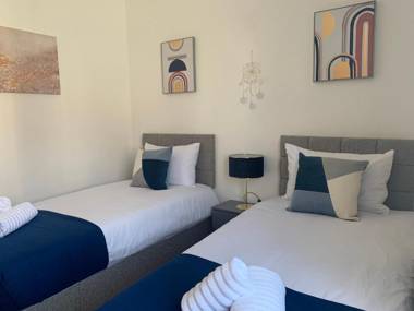 Absolute Stays On Mansfield