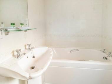 OYO Elm Farm Country House