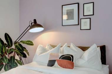 Ideal for contractors discounted longer stays Designer city centre home with free parking