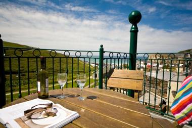 Beachcombers Apartments