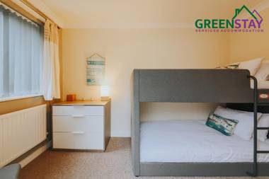 "The Penthouse Newquay" by Greenstay Serviced Accommodation - Stunning 3 Bed Apartment - Ideal for Families Mixed Groups Contractors and Relocations -Parking  Netflix Wi-Fi & Close To All Beaches & Restaurants