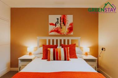 "The Garden Apartment Newquay" by Greenstay Serviced Accommodation - Beautiful 2 Bedroom Apartment Close To All Beaches & Restaurants with Free Parking Netflix Wi-Fi & Outside Garden Terrace