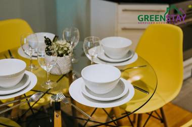 "The Garden Apartment Newquay" by Greenstay Serviced Accommodation - Beautiful 2 Bedroom Apartment Close To All Beaches & Restaurants with Free Parking Netflix Wi-Fi & Outside Garden Terrace