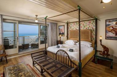 Tolcarne Beach Colonial Restaurant and Rooms