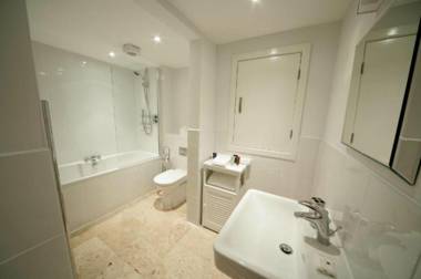 Fistral Beach Garden Apartment 3