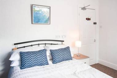 Newport house sleeps 9 - Mycityhaven