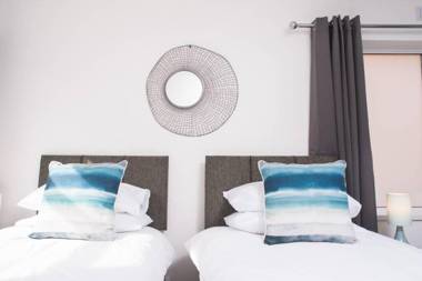 Brynglas Newport flat sleeps 8 - Mycityhaven