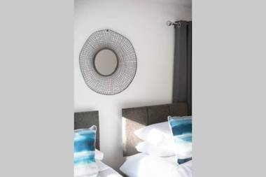 Brynglas Newport flat sleeps 8 - Mycityhaven