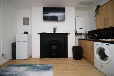 Chepstow House Apartment 1 by StayBC