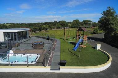 Knights Rest - 4 Bedroom Holiday Home - Princes Gate - Narberth