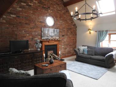 Pillory House Loft Apartment