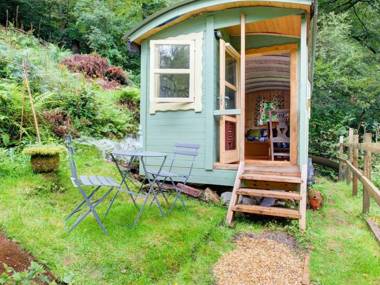 Hill view Holiday Home in Taunton with Garden and Balcony