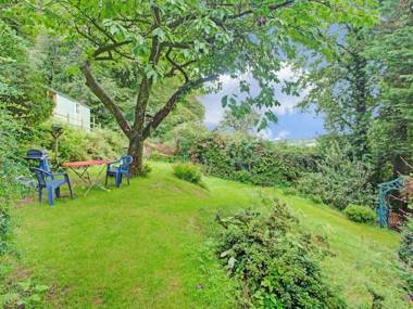 Hill view Holiday Home in Taunton with Garden and Balcony