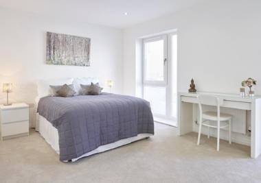 ShortstayMK Campbell Park serviced houses with free superfast wi-fi parking Sky sports and movies