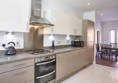 ShortstayMK Campbell Park serviced houses with free superfast wi-fi parking Sky sports and movies