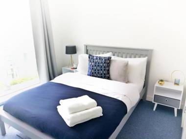 Central Apartment With Free Parking - By Doze