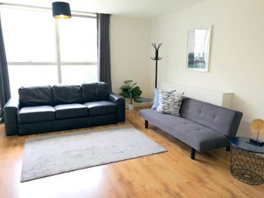 Central Apartment With Free Parking - By Doze