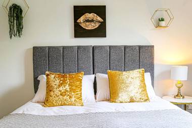 Executive Monkston Apartment by PAY AS U STAY