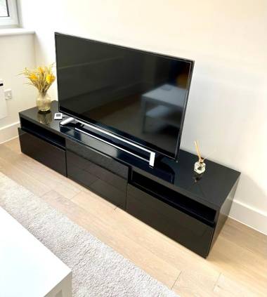 Luxurious MK City apartment- walk to train station