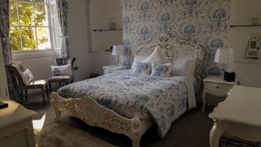 The Riverside House Hotel