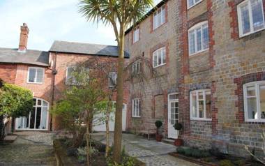 11 Angel Yard Midhurst