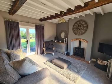 Paddock Cottage - Romantic Bolthole in Rural Idyll