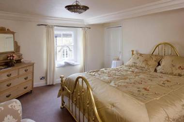 Morton House 4brm and Stable Block 3brm in Masham - Grade 2 listed