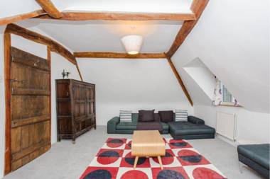 The Royal Retreat -Elegant 7BDR with Garden