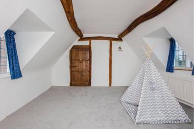 The Royal Retreat -Elegant 7BDR with Garden