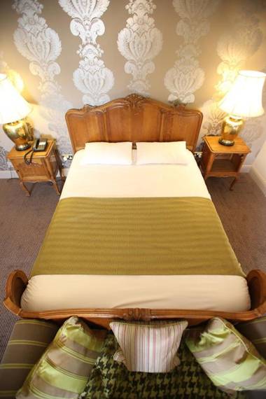 Castle and Ball by Greene King Inns