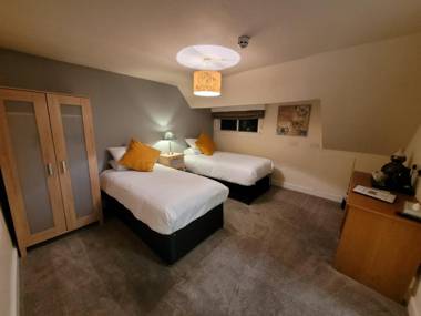 Chequers Country Inn